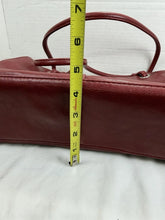 गैलरी व्यूवर में इमेज लोड करें, Sag Harbor Vintage Red Faux Leather Glossy Shoulder Tote Bag Large Zip
