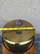Charger l'image dans la galerie, Vintage Kraftware 1960s Faux Wood Grain Brass Ice Bucket 3 Quart Mid-Century