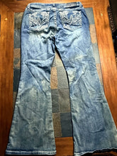 Charger l'image dans la galerie, Grace In LA Easy Fit Embroidered Bootcut Jeans Medium Wash Size 34