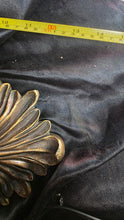Charger l'image dans la galerie, Hollywood Regency Neoclassical Acanthus Leaf Wall Corbel Display Shelf Gold Gilt
