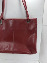 गैलरी व्यूवर में इमेज लोड करें, Sag Harbor Vintage Red Faux Leather Glossy Shoulder Tote Bag Large Zip