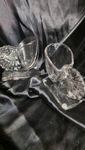 Charger l'image dans la galerie, Vintage New Martinsville Nautilus Shell Glass Bookend Vase Pair Art Deco