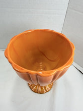 Charger l'image dans la galerie, Vintage L.E. Smith Bittersweet Orange Slag Glass Pedestal Compote Bowl 1960s