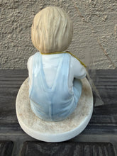 Charger l'image dans la galerie, 1999 Frances Hook Bear Hug Porcelain Figurine A Child's World Collection