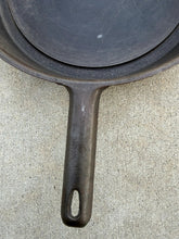 Load image into Gallery viewer, Vintage Wagner Ware No. 1061 Fat-Free Fryer - top view