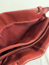 गैलरी व्यूवर में इमेज लोड करें, Sag Harbor Vintage Red Faux Leather Glossy Shoulder Tote Bag Large Zip