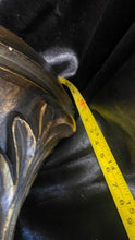Charger l'image dans la galerie, Hollywood Regency Neoclassical Acanthus Leaf Wall Corbel Display Shelf Gold Gilt