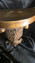 Charger l'image dans la galerie, Hollywood Regency Neoclassical Acanthus Leaf Wall Corbel Display Shelf Gold Gilt
