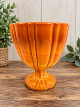 Charger l'image dans la galerie, Vintage L.E. Smith Bittersweet Orange Slag Glass Pedestal Compote Bowl 1960s