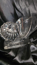 Charger l'image dans la galerie, Vintage New Martinsville Nautilus Shell Glass Bookend Vase Pair Art Deco