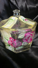 गैलरी व्यूवर में इमेज लोड करें, Vintage Hand Painted Floral Clear Glass Hexagonal Covered Candy Trinket Dish