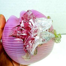 गैलरी व्यूवर में इमेज लोड करें, Antique 1890s Harrach Bohemian Uranium Glass Pink Swirl Flower Vase 4 Inch