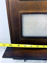 गैलरी व्यूवर में इमेज लोड करें, Vintage Wooden Wall-Mounted 3-Photo Frame Shelf Hooks 22"x10" 1960s Style
