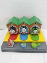 Charger l'image dans la galerie, Vintage 2003 TOMY Thomas & Friends Pop-Out Engine Shed Plastic Toy