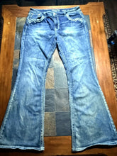 Charger l'image dans la galerie, Grace In LA Easy Fit Embroidered Bootcut Jeans Medium Wash Size 34