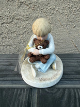 Charger l'image dans la galerie, 1999 Frances Hook Bear Hug Porcelain Figurine A Child's World Collection