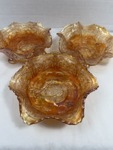 गैलरी व्यूवर में इमेज लोड करें, Antique Fenton Marigold Carnival Glass Panther Footed Berry Bowls Set of 3