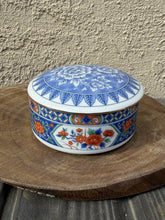 Load image into Gallery viewer, Vintage Tiffany & Co Imari Porcelain Floral Trinket Box Japan 1980s Round