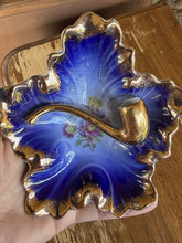 गैलरी व्यूवर में इमेज लोड करें, Antique German Cobalt Blue Porcelain Pipe Ashtray Maple Leaf Tobacco Smoking