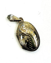 Load image into Gallery viewer, Vintage 925 Sterling Silver Gold Tone Botanical Engraved Oval Locket