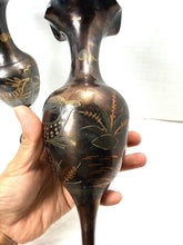 गैलरी व्यूवर में इमेज लोड करें, Pair Vintage Brass Gazelle Wheat Vases Art Deco Style Handmade in India