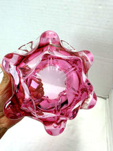 गैलरी व्यूवर में इमेज लोड करें, Vintage Josef Hospodka Chribska Cranberry Pink Ruffled Bohemian Art Glass Bowl