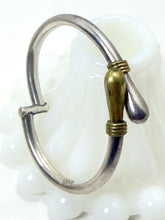 Charger l'image dans la galerie, Vintage Taxco Mexico 925 Sterling Silver & Gold Tone Hook Bangle Bracelet