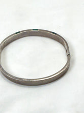 Load image into Gallery viewer, Vintage Taxco Mexico 925 Sterling Silver Malachite Hinged Bangle Bracelet