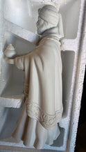 将图片加载到图库查看器,1981 Avon Exclusive Nativity Figurine – The Magi Bearing Gifts (Balthazar)