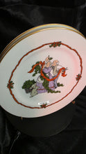 将图片加载到图库查看器,Vintage Fitz & Floyd “Deck the Halls” Christmas Plates (2) – 1983 Japan – Gold Trim – Victorian Couple & Puppy Holiday Scene