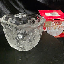 Cargar imagen en el visor de la galería, Vintage Mikasa Holiday Classics Cherub Votive Holder - Crystal Angel Candle Dish