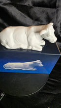 将图片加载到图库查看器,Avon Nativity – “The Cow” Matte Bisque Porcelain Figurine with Box