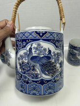 गैलरी व्यूवर में इमेज लोड करें, Imperial Peacock Tea Set by Arnart Imports Japan (1983) – Teapot with 4 Matching Tea Cups