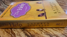 Charger l'image dans la galerie, The Help a novel by Kathryn Stockett Hardcopy