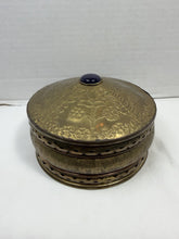 将图片加载到图库查看器，Vintage Hammered Brass Copper Band Blue Jewel Round Trinket Box India Handmade
