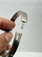 Load image into Gallery viewer, Vintage Taxco Mexico 925 Sterling Silver Malachite Hinged Bangle Bracelet
