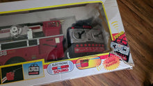 将图片加载到图库查看器，Vintage Remote Control Fire Engine Truck w/ Sound &amp; Rescue Boom - Untested
