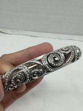 गैलरी व्यूवर में इमेज लोड करें, Vintage Brighton Anahita Scrolled Crystal Hinged Bangle Bracelet Silver Plated
