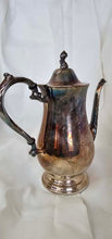 Charger l&#39;image dans la galerie, Vintage Oneida Silversmith Teapot - Timeless Elegance
