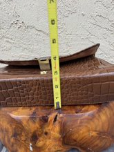 Cargar imagen en el visor de la galería, Assots London Genuine Leather Croc Embossed Satchel Handbag Tan Brown Crossbody
