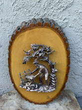 गैलरी व्यूवर में इमेज लोड करें, Vintage German 3D Metal Woodcutter Plaque Tree Slice Folk Art Personal Note

