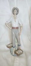 गैलरी व्यूवर में इमेज लोड करें, Lladro Porcelain Fisherman Figurine - Exquisite Vintage Collectible Treasure
