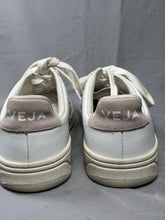 Charger l'image dans la galerie, Veja V-12 Leather Sneakers — Extra White &amp; Sable Pink, Women’s Size 8
