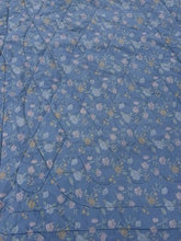 Cargar imagen en el visor de la galería, blue quilt with a floral pattern and ruffled edges  Size 63”x 96”
