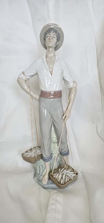Lladro Porcelain Fisherman Figurine - Exquisite Vintage Collectible Treasure