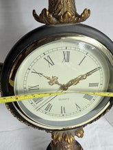 Charger l'image dans la galerie, Vintage Ornate Tall Quartz Table Clock with Pineapple Finial
