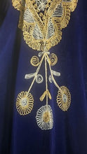 Cargar imagen en el visor de la galería, Exquisite Royal Blue Velvet Kaftan with Opulent Gold &amp; Silver Embroidery
