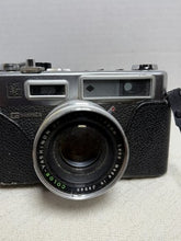 Charger l'image dans la galerie, Vintage Yashica Electro 35 GSN 35mm Rangefinder Film Camera – Made in Japan
