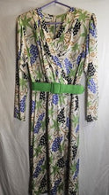 Charger l'image dans la galerie, Vintage 80s Pier 26 Novelty Print Midi Dress with Green Belt 100% — Green Silk, vintage
