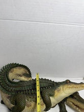 Charger l'image dans la galerie, Large Realistic Resin Alligator Garden Statue — Lifelike Outdoor Figurine
